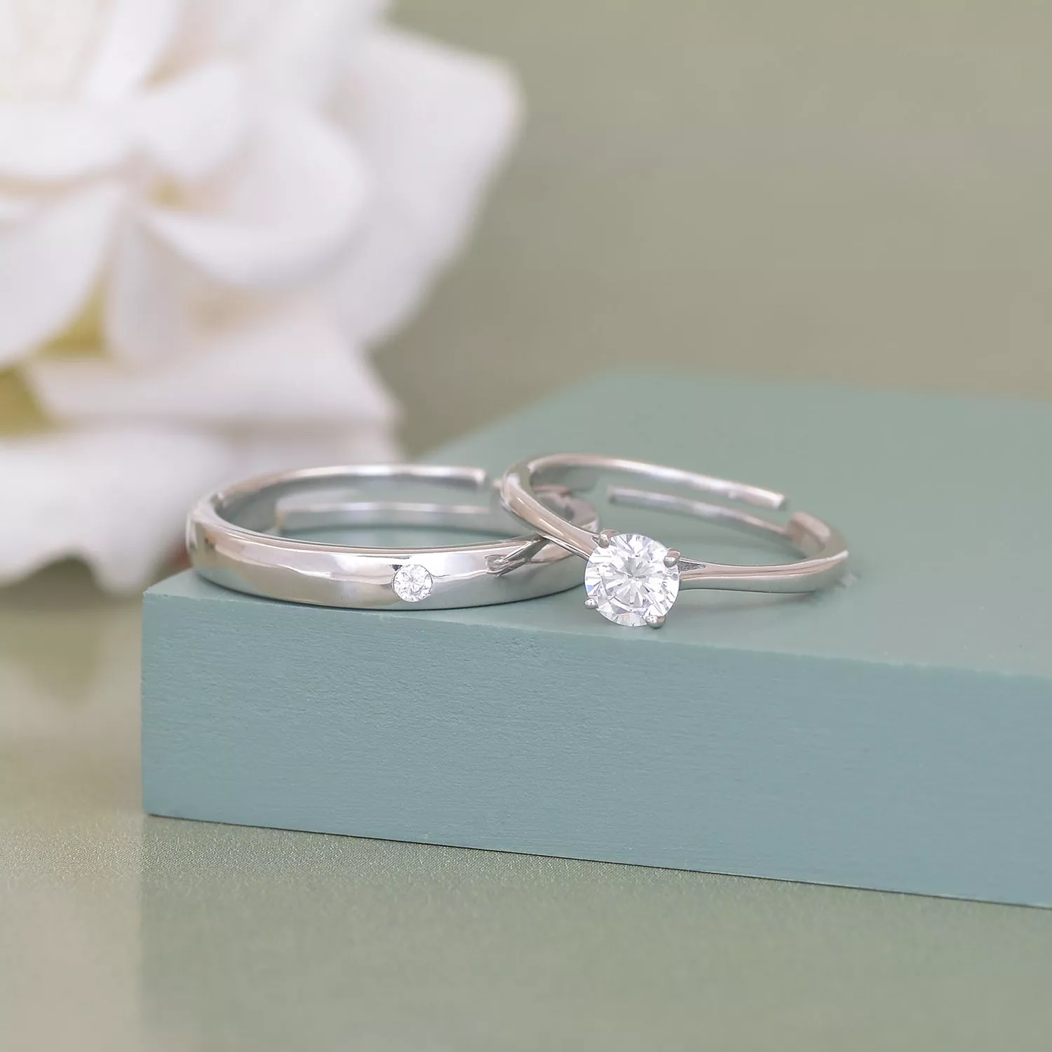 經典單鑽鑽石戒指款式，無論鑽石大小一樣能展現個人亮點。