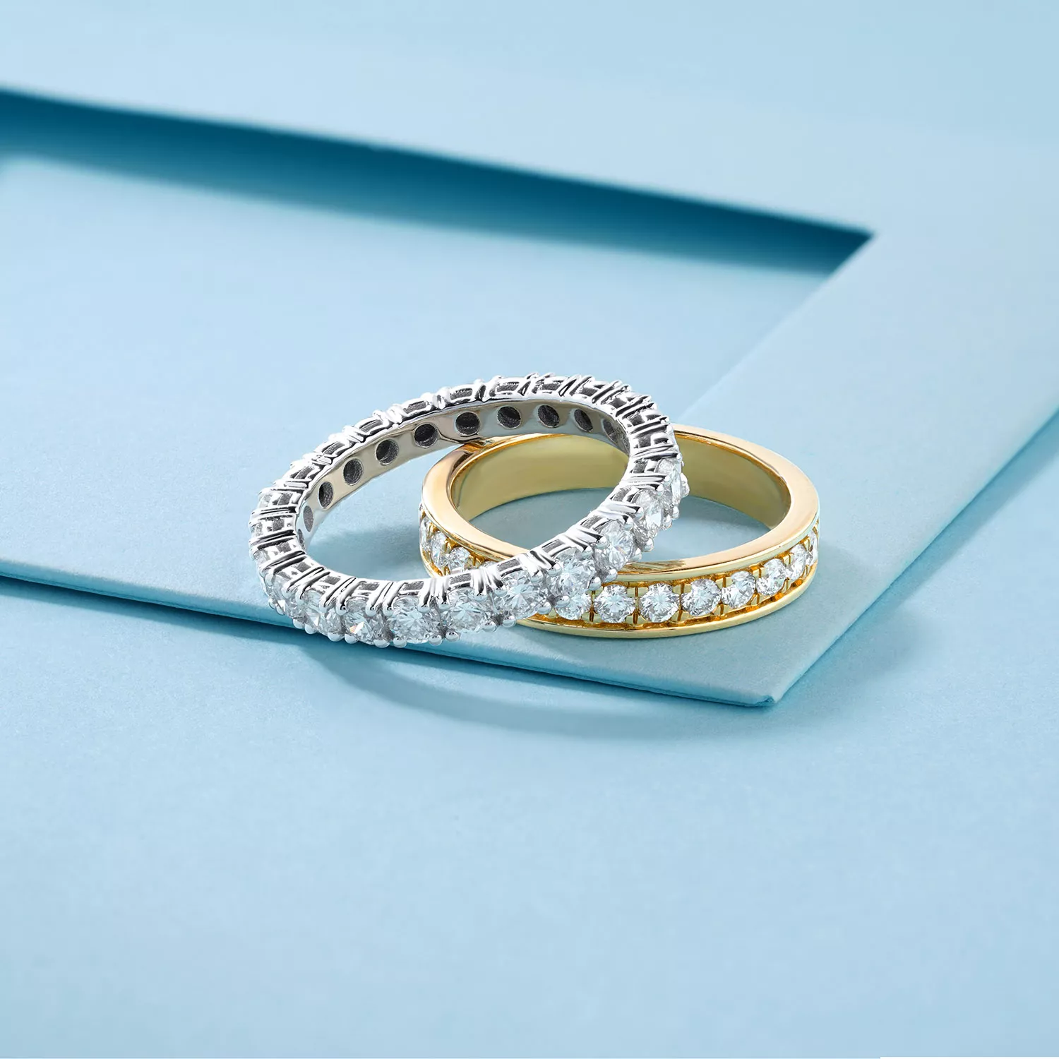 永恆戒指是許多人指定的鑽石戒指款式之一。
