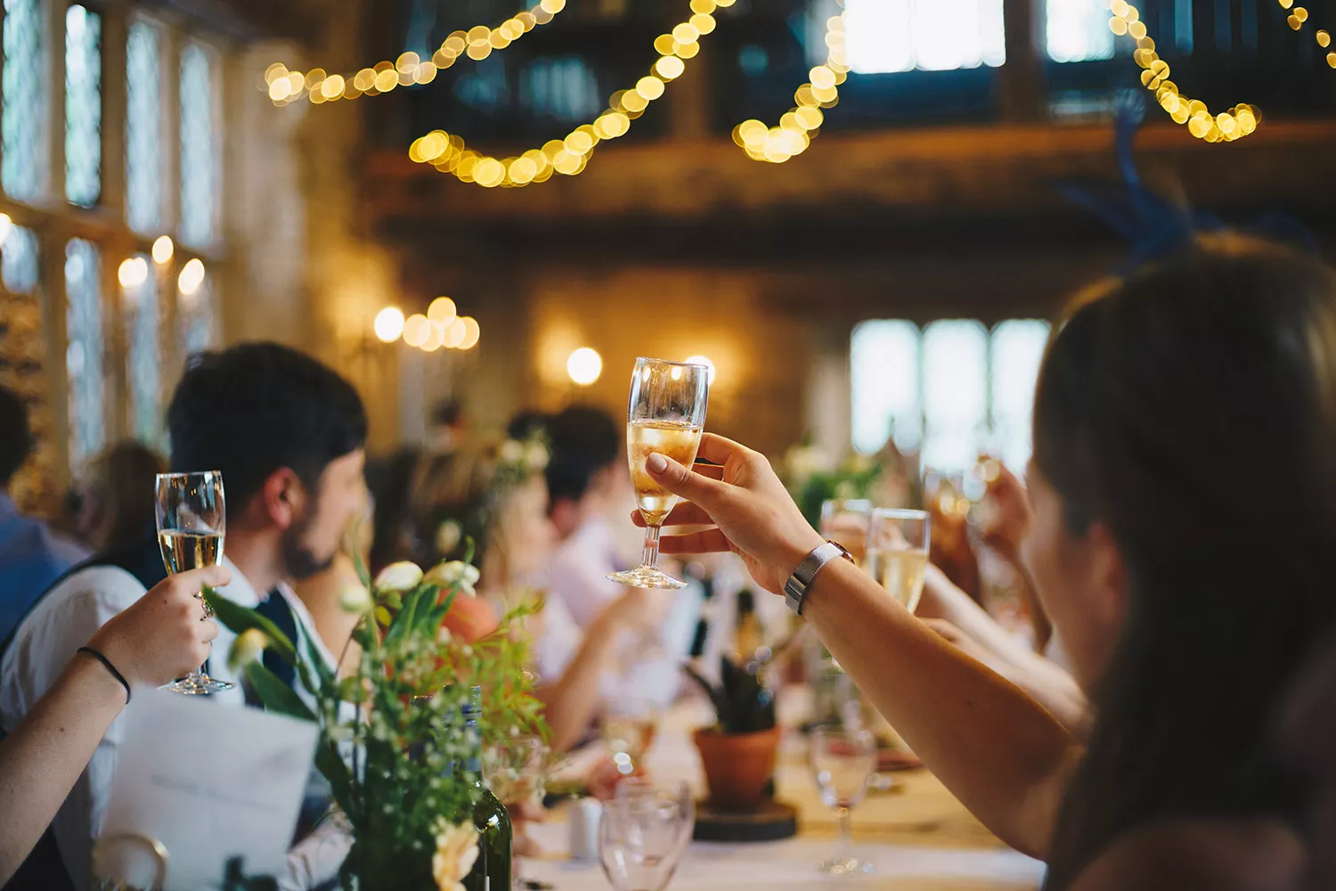 婚禮午宴流程依新人居住距離或雙方文化而有所差異。