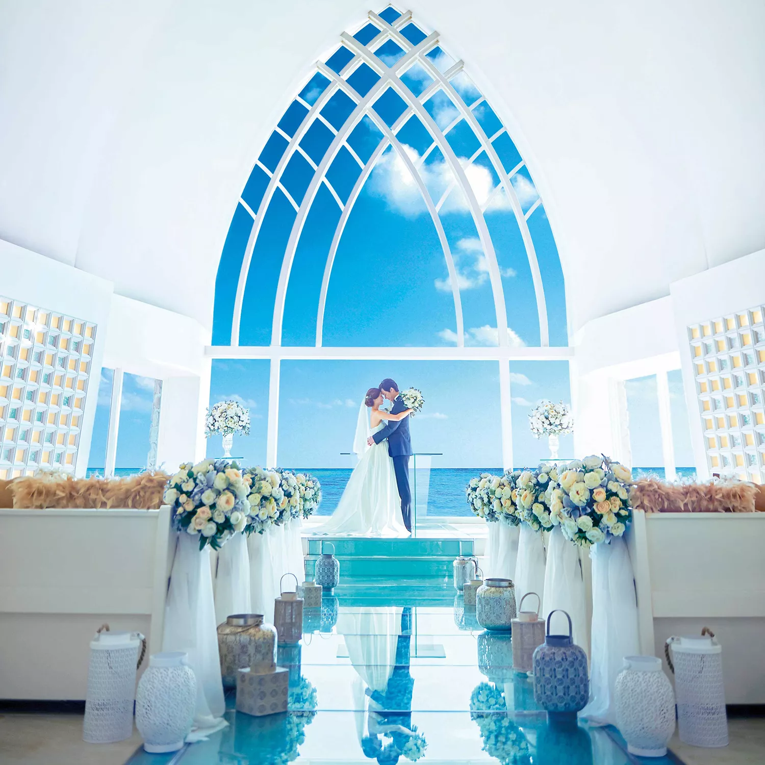 沖繩婚禮會有不含機加酒的基本婚禮包套。