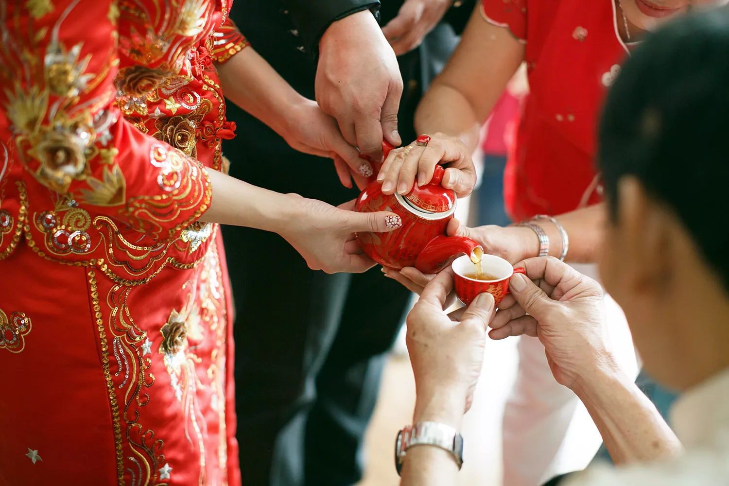傳統禮俗繁複，訂婚結婚差別尤其大，新人可提早準備。