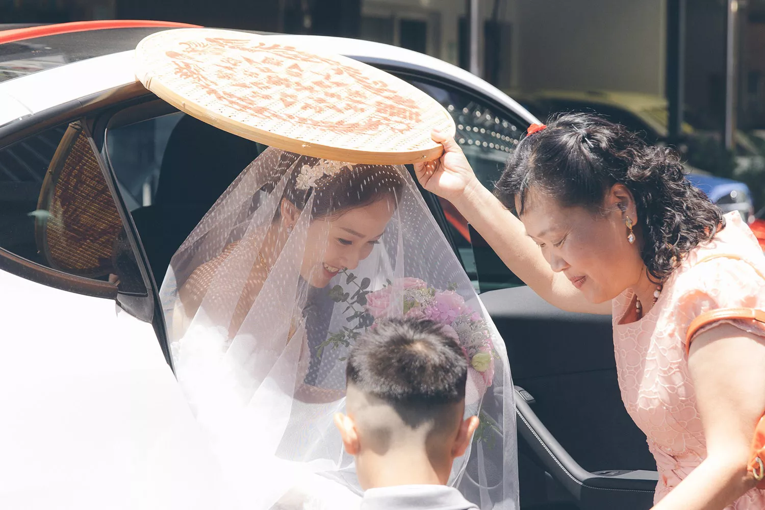 媒人婆需熟知結婚禮俗，更要了解雙方背景或禁忌。