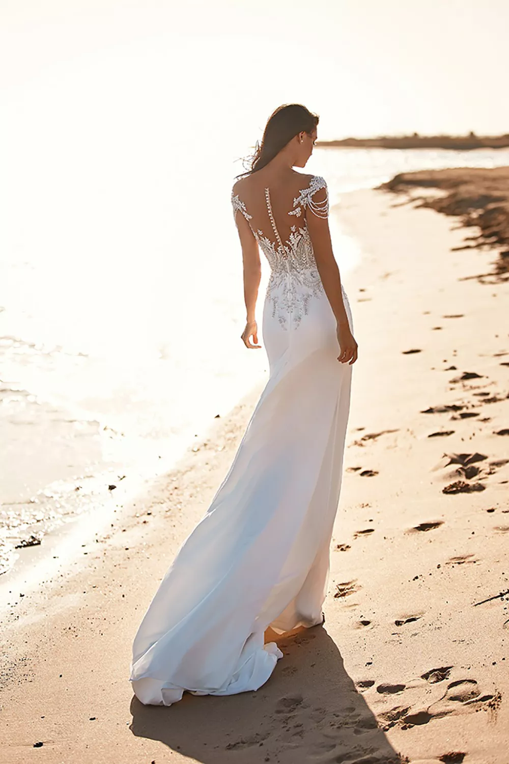 飄逸感的白紗，讓新娘看起來既優雅又輕盈。