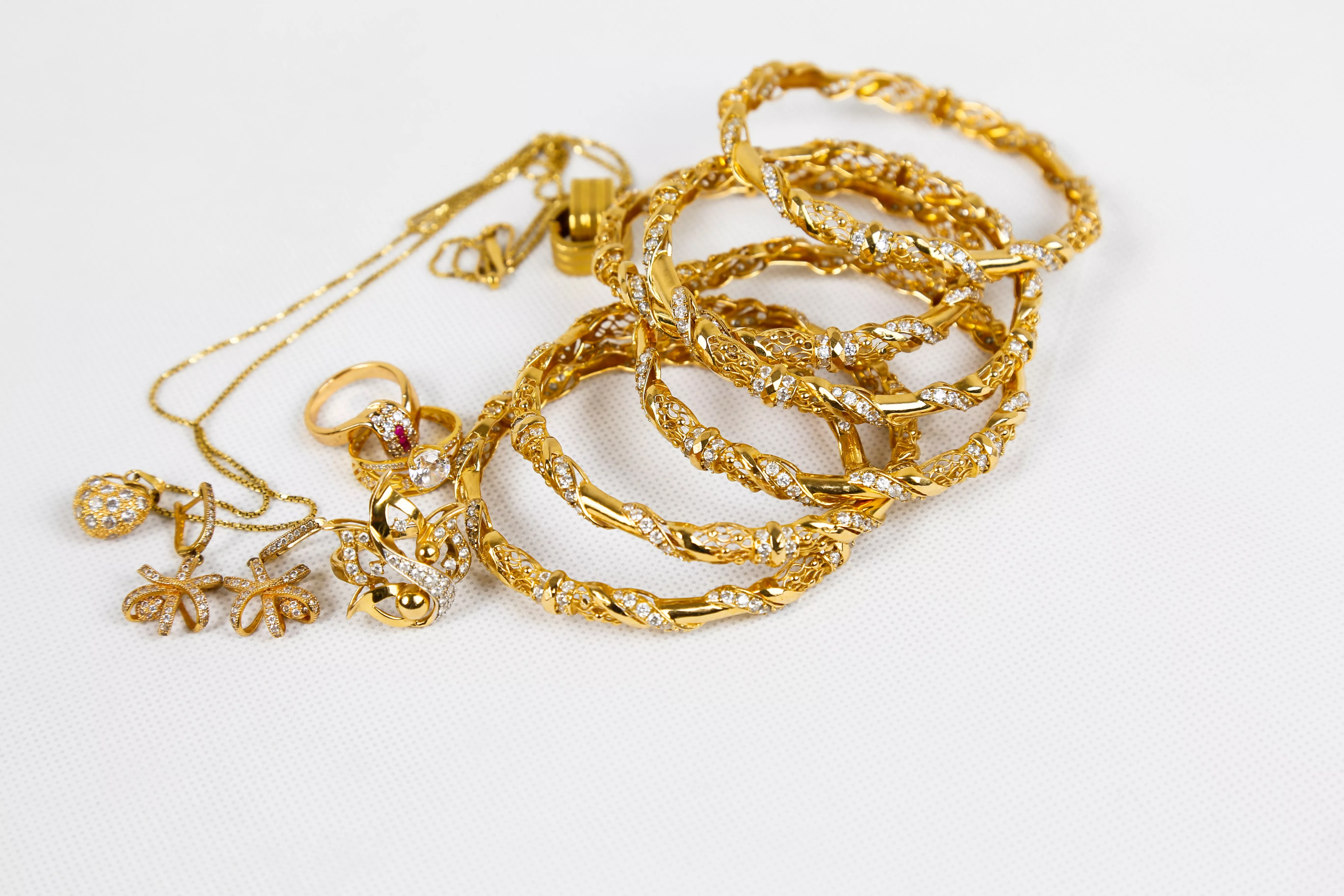 黃金飾品、珠寶首飾為常見的嫁妝。