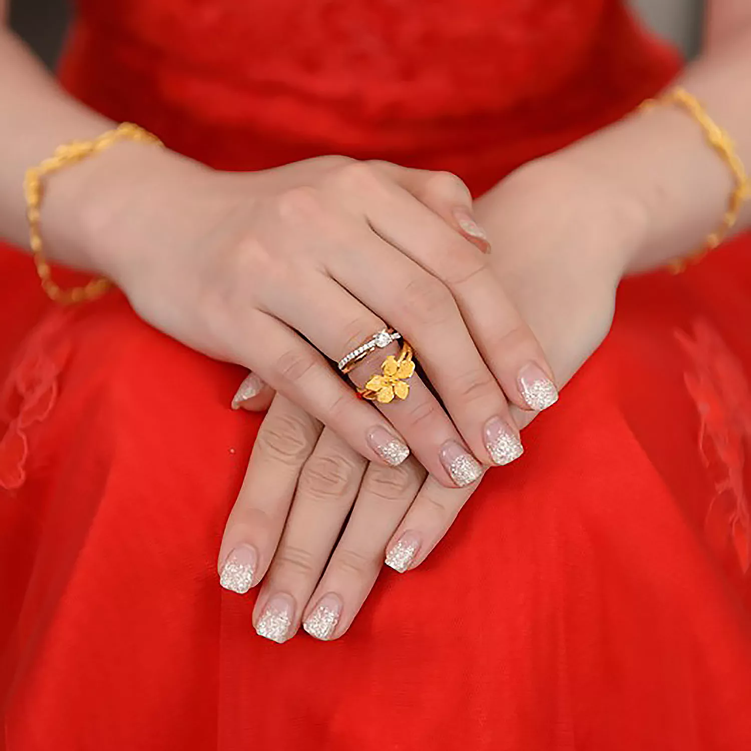 過去結婚金飾習俗需準備一金一銅戒指。