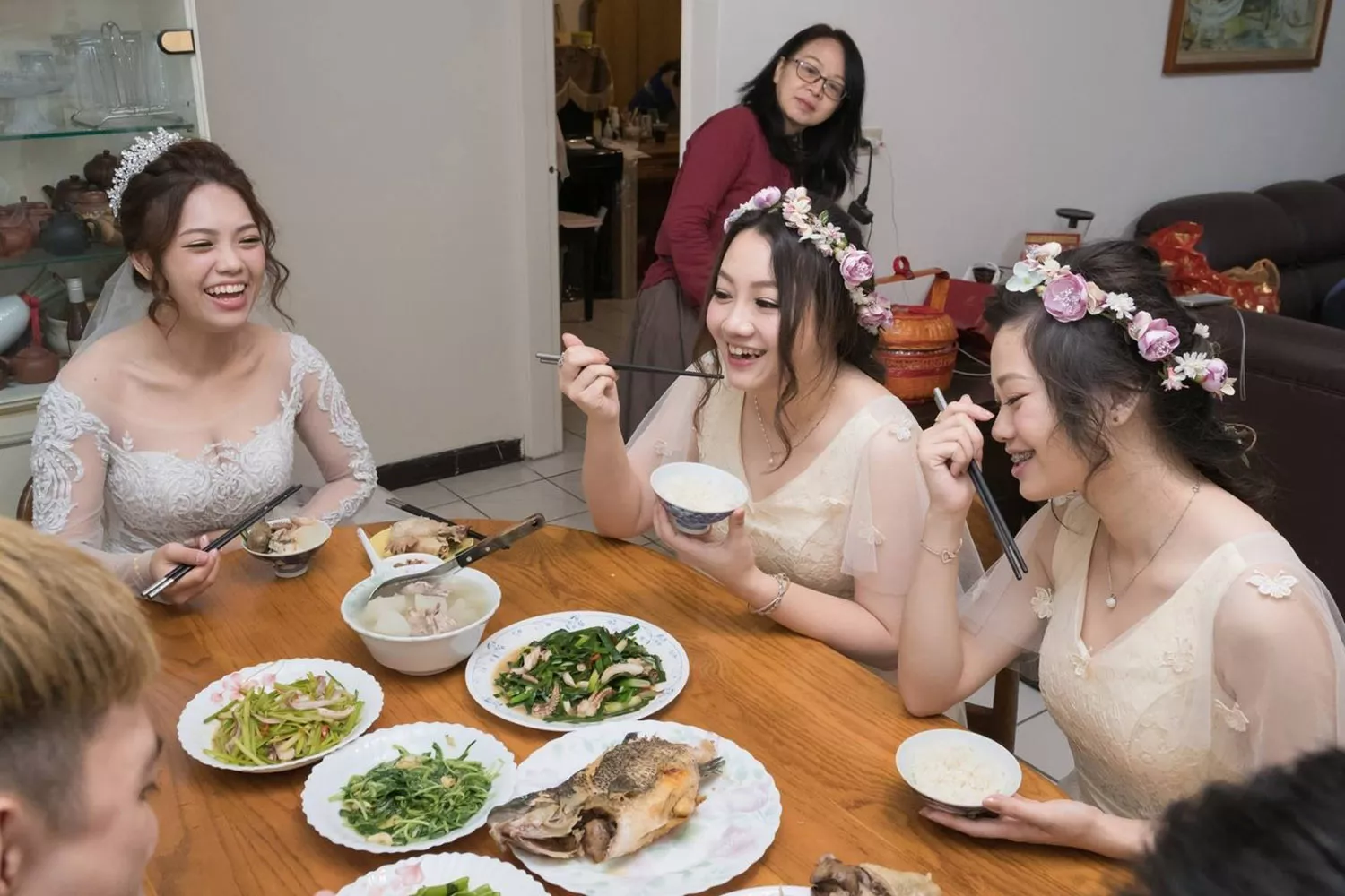 吃姐妹桌被視為新娘出嫁錢的餞別儀式。