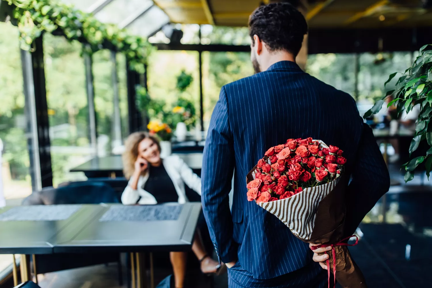求婚花束價錢依據花束中的花材、花朵支數而有所不同。