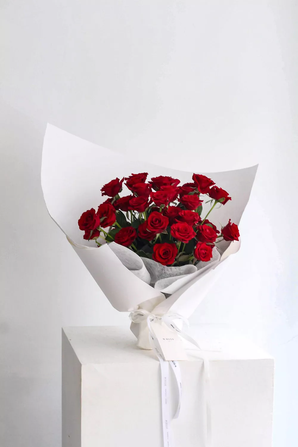 求婚花束價錢在NT$1,000～2,000元區間可以半客製花束。
