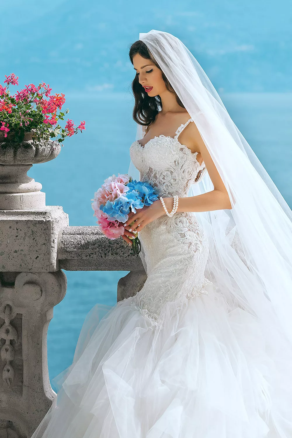 有馬甲設計的婚紗讓每位新娘都能獲得讓人欽羨的輪廓。