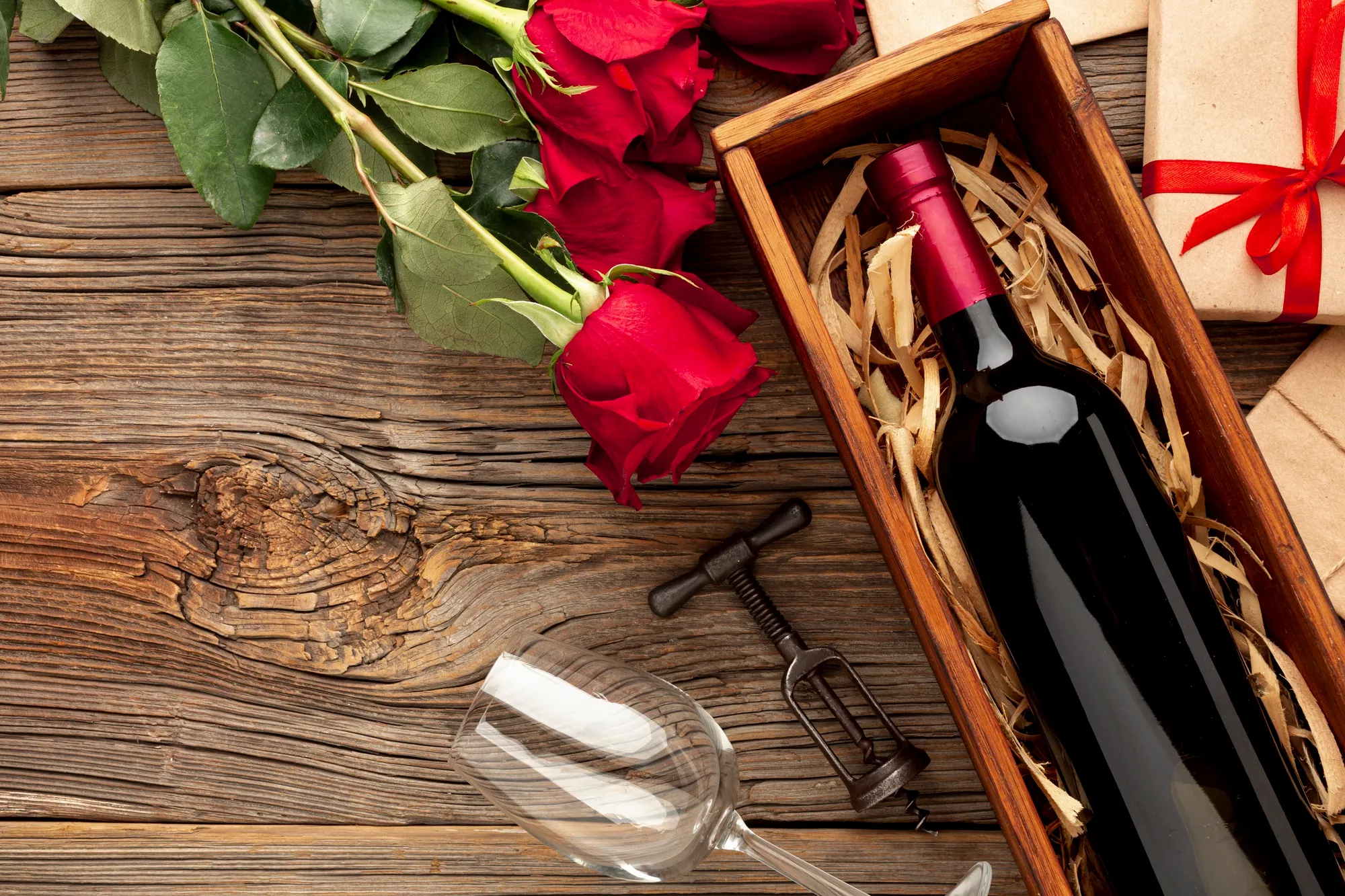 不少人喜歡在家中小酌，紅酒、香檳禮盒也是送新婚夫妻禮物的熱門選項。