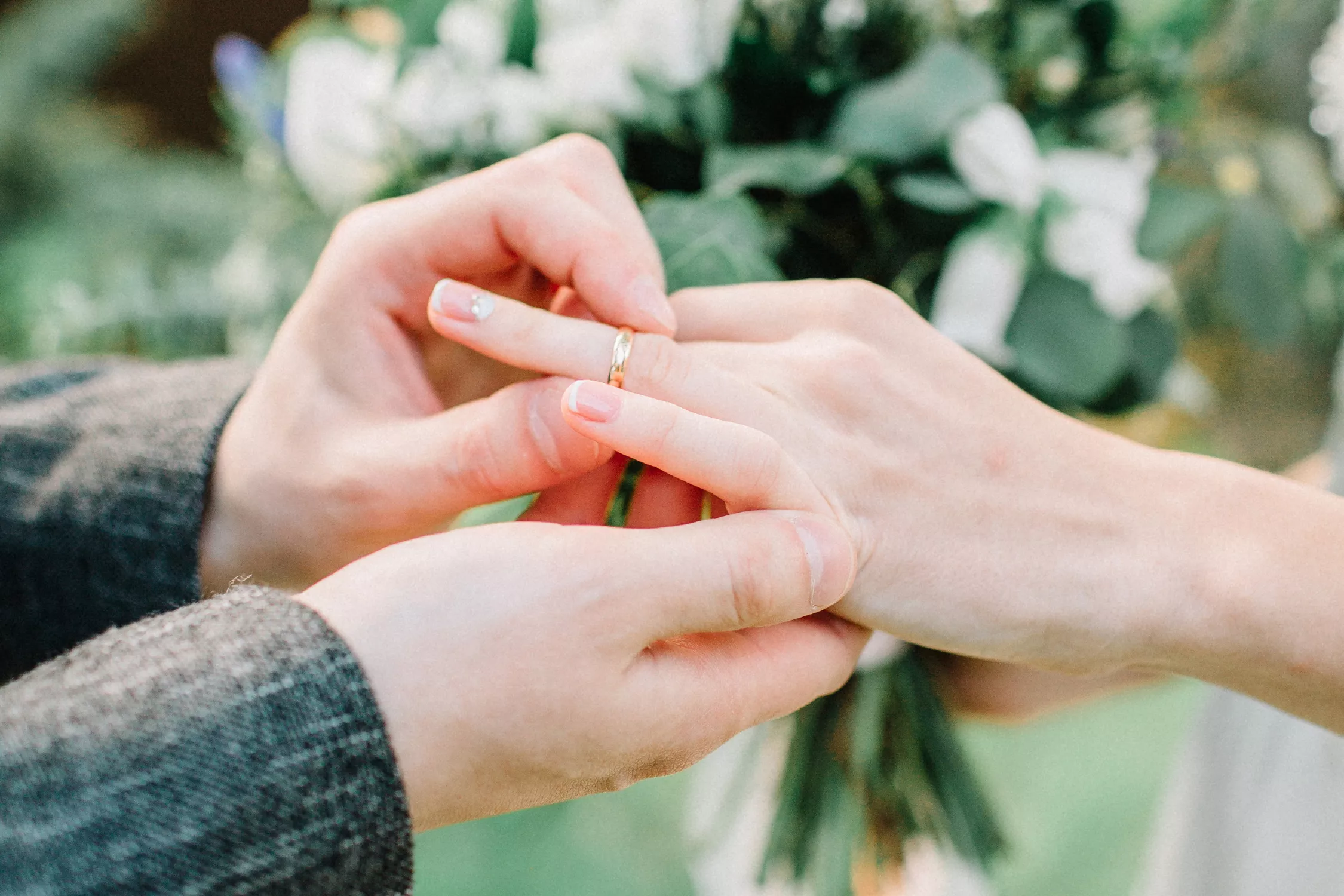 結婚戒指戴哪個手指：1.左手無名指