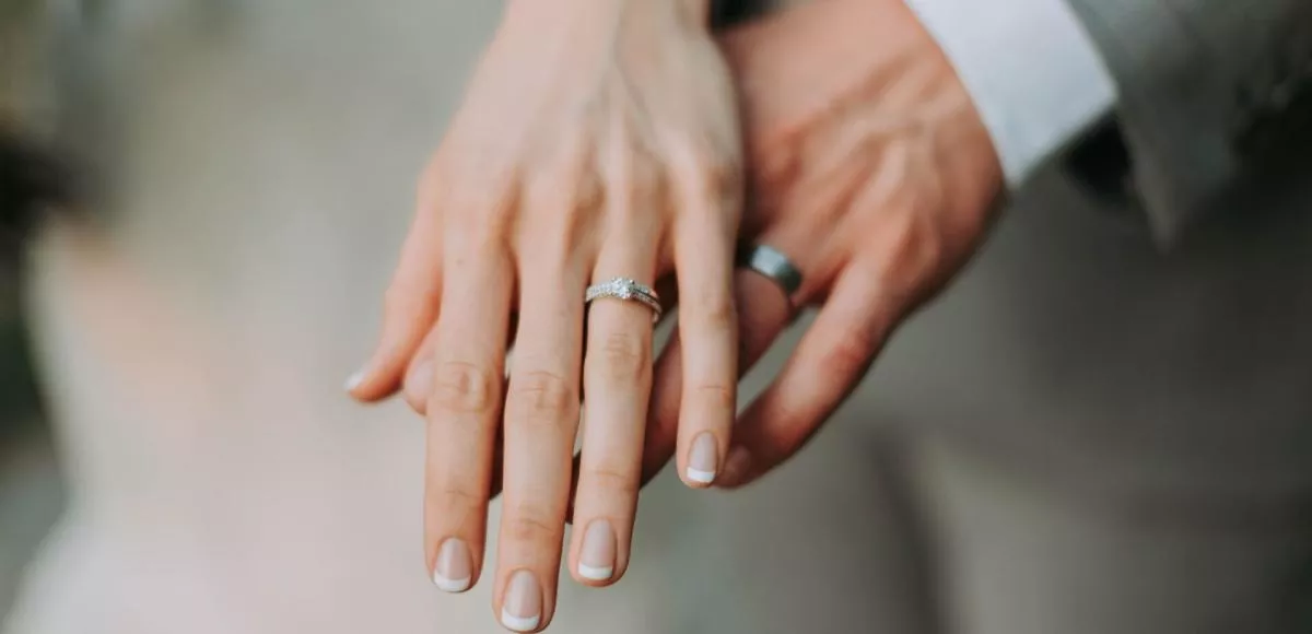 訂婚結婚戒指同一個可以嗎？6大評估要點一次看，找出彼此共識的戒指