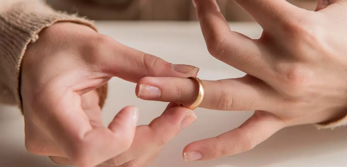 戴戒指過敏怎麼辦？3種不易過敏的戒指材質，找到命定婚戒！